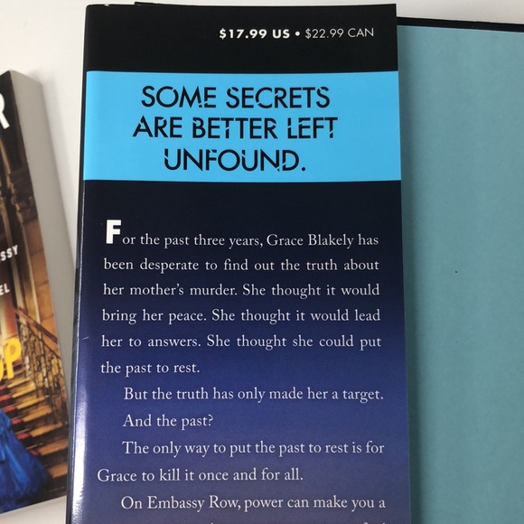 NYT Bestselling Author Ally Carter Take the Key & Lock Her Up & See How They Run - Picture 6 of 7